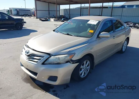 2010 Toyota Camry Le z USA, uszkodzony, nr VIN 4T1BF3EK0AU100172